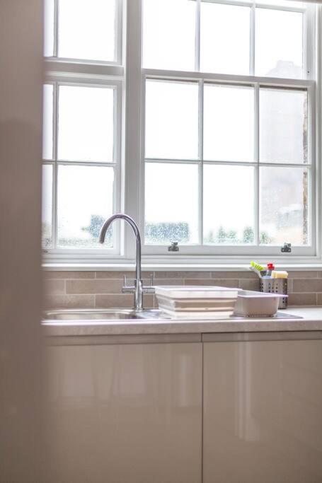 Spacious & Central 3-Bed Flat By Popular Waterloo! Londres Exterior foto